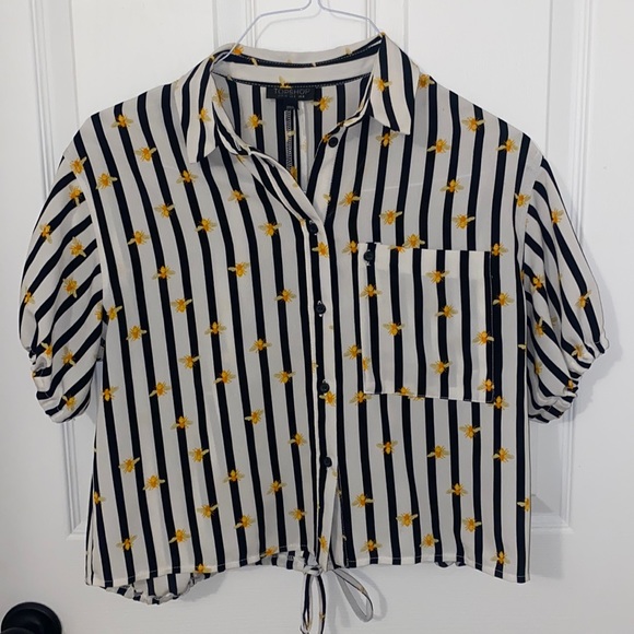 TOPSHOP Black & White Bee Shirt - Picture 1 of 6